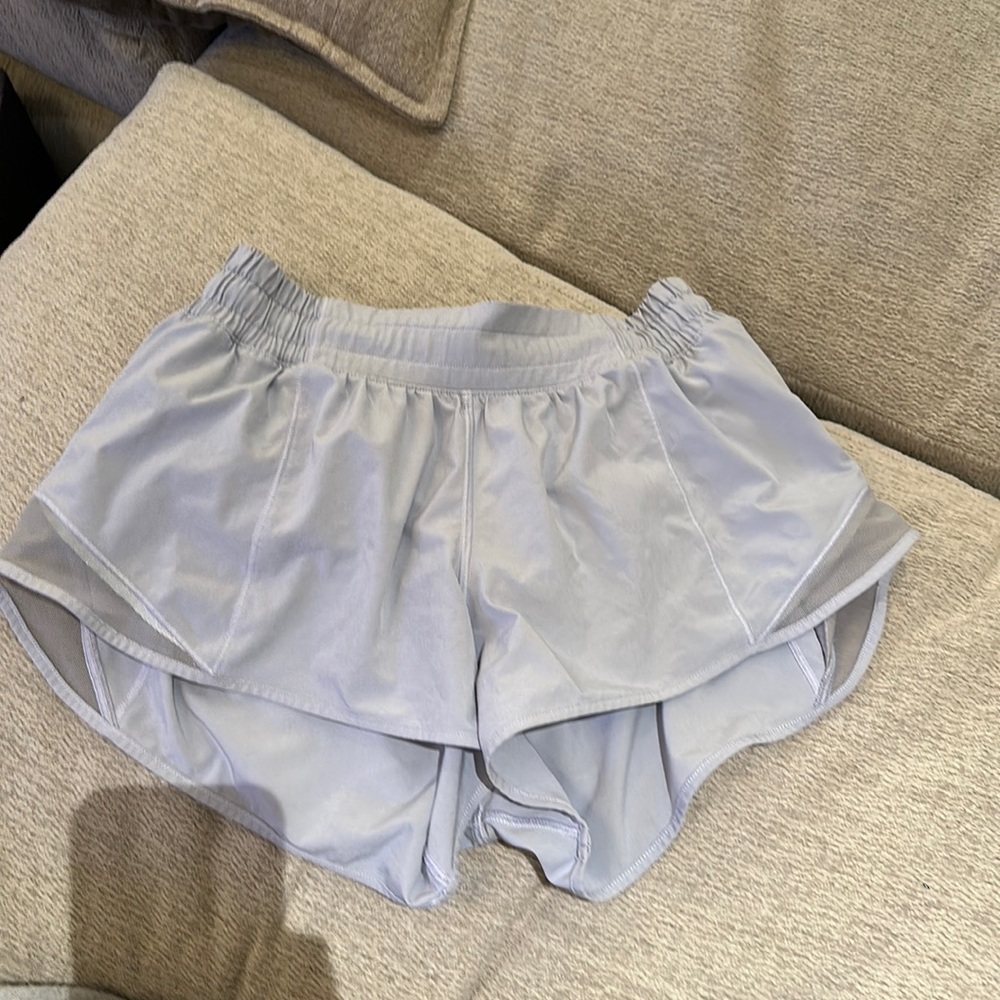 Lulu size 6 hotty hot shorts